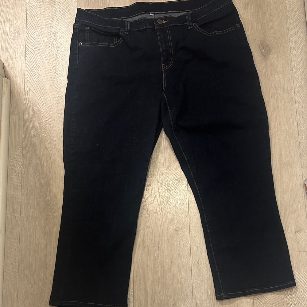 Classic Women's Dark Wash Levi’s Capris